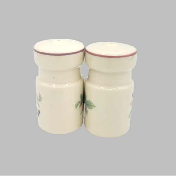 Wedgwood England Roseberry Bone China Pepper Salt Shaker Set Retired Vintage - Picture 4 of 10